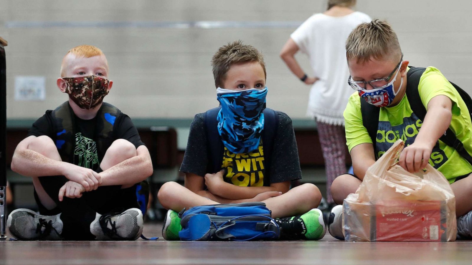 PHOTO: Elementary school students wearing masks to prevent the spread of COVID-19 wait for classes to begin in Godley, Texas, Aug. 5, 2020.