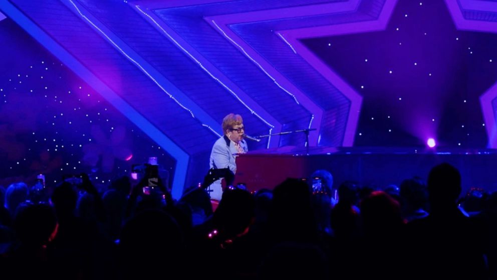 PHOTO: Elton John sings "Can You Feel the Love Tonight" to a crowd in celebration of "The Lion King" on Broadway.
