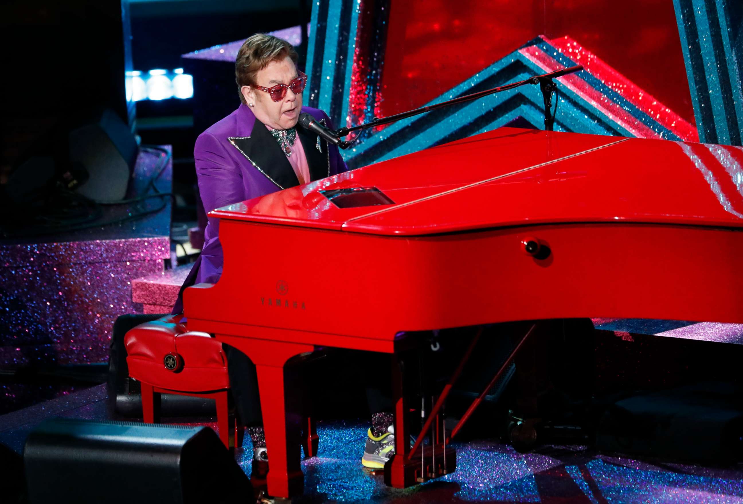 PHOTO: Elton John performs "(I'm Gonna) Love Me Again" from Rocketman during the Oscars show at the 92nd Academy Awards in Hollywood, Calif., Feb. 9, 2020.