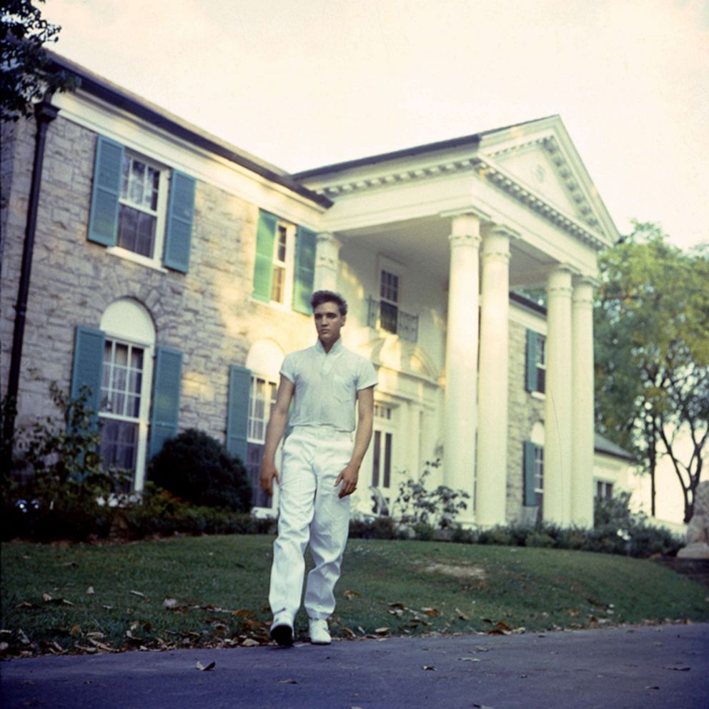 VIDEO: Elvis Presley’s Graceland offers virtual live tours of the mansion and more 