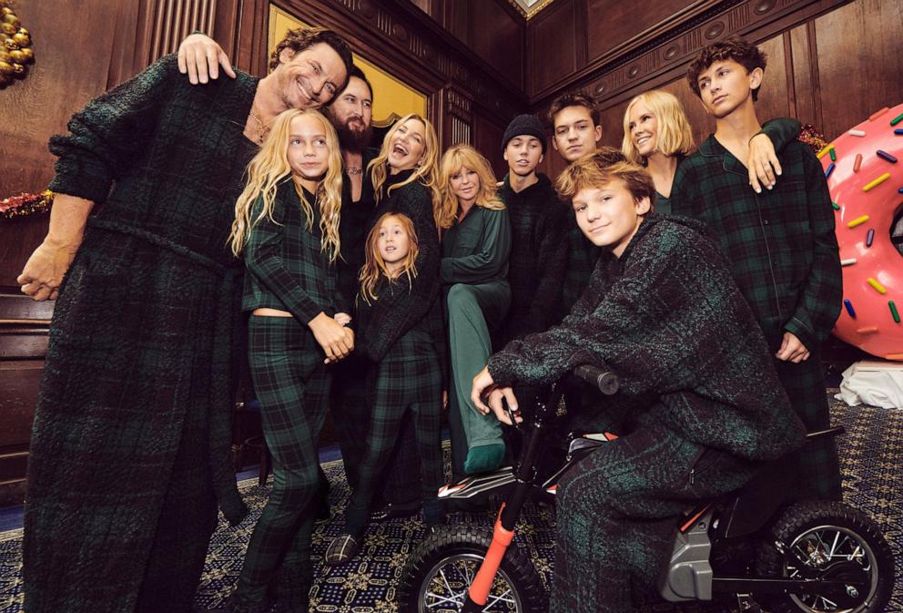 PHOTO: Goldie Hawn, Kate and Oliver Hudson shine in SKIMS holiday shop ad with their families.