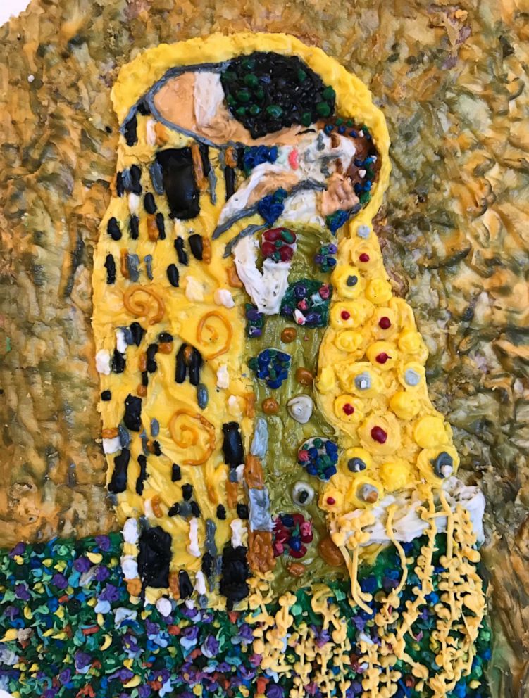 PHOTO: Emily Zauzmer recreated "The Kiss" painting by Gustav Klimt in cake and icing form.
