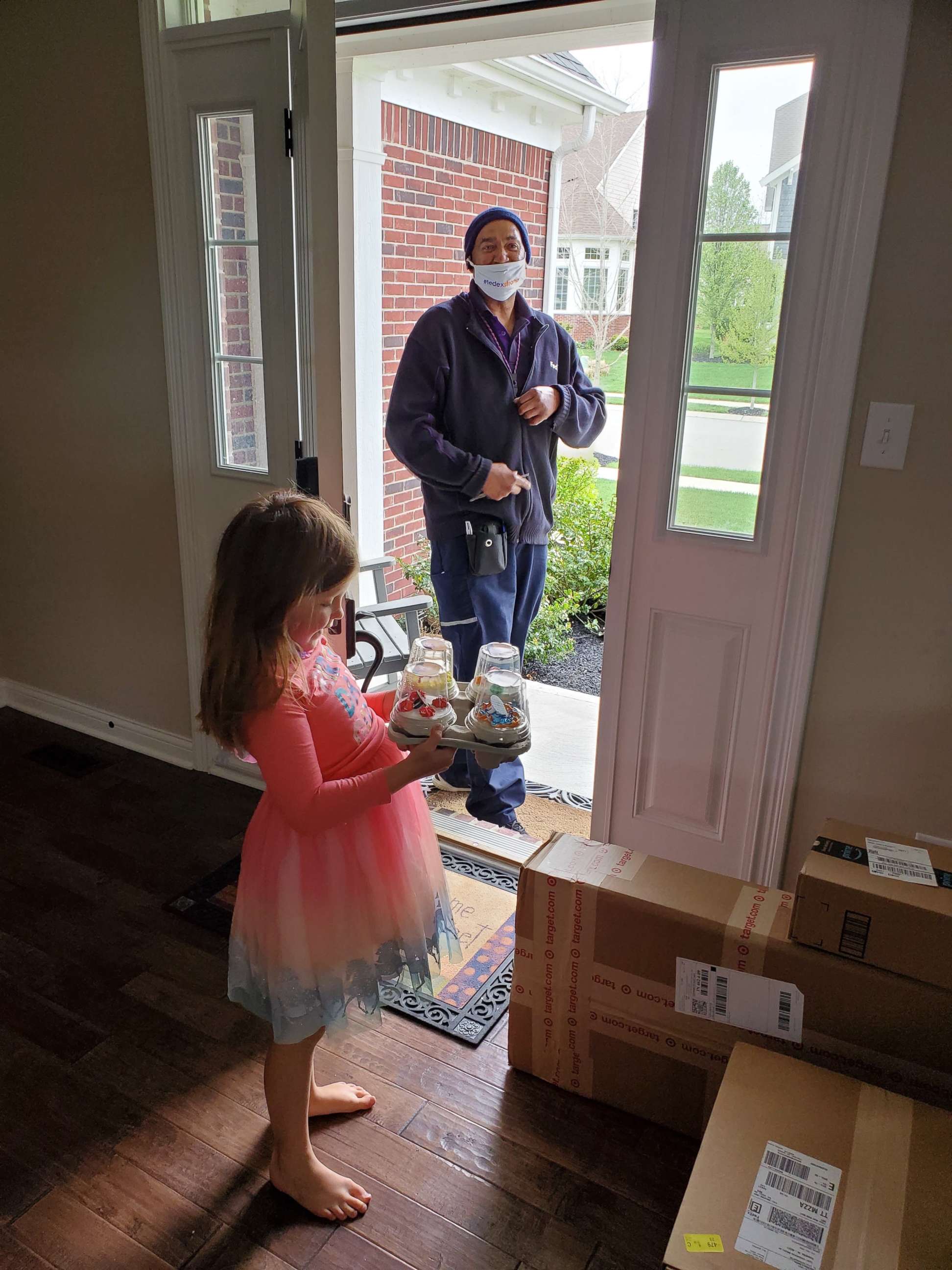 PHOTO: FedEx driver Jodan Price surprised 6-year-old Emma Paternoster with cupcakes he bought after discovering it was her birthday.