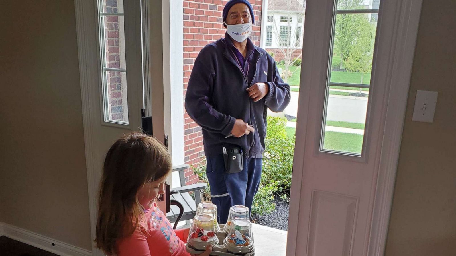 PHOTO: FedEx driver Jodan Price surprised 6-year-old Emma Paternoster with cupcakes he bought after discovering it was her birthday.