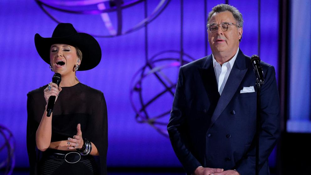 PHOTO: Vince Gill and Lainey Wilson perform at the 77th Primetime Emmy Awards in Los Angeles, September 14, 2025.