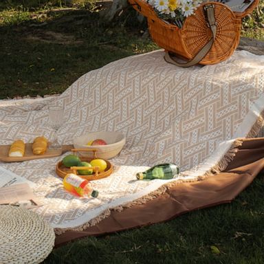 PHOTO: Etsy IkkiTreasures Water Resistant Picnic Blanket