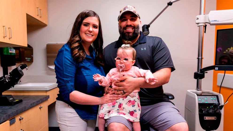 PHOTO: Andrew and Brandee Artale pose with their daughter Madison.