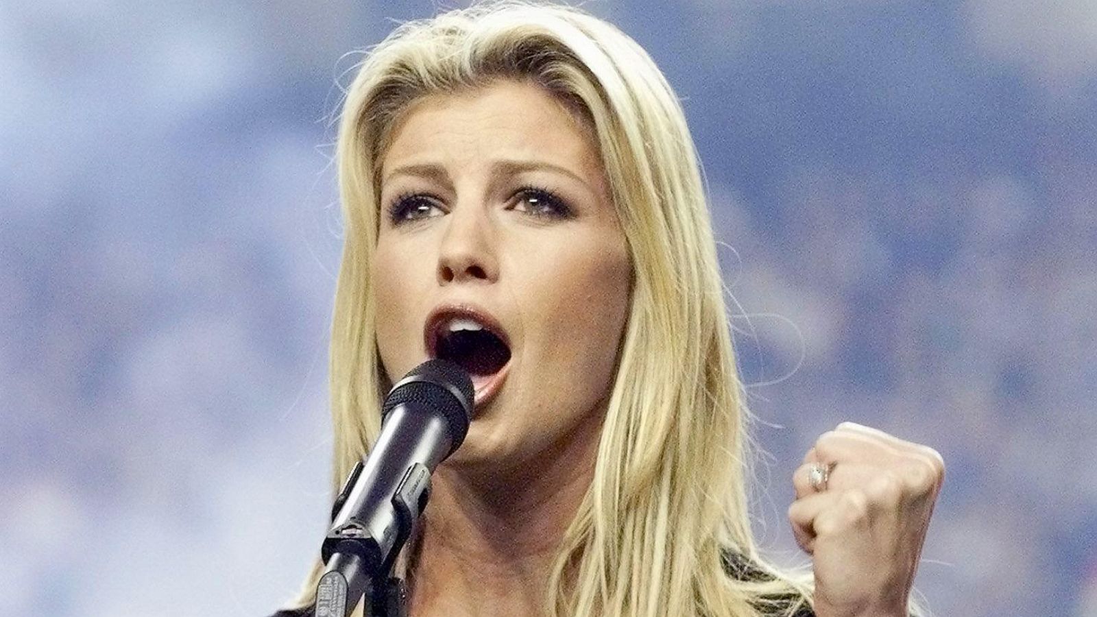 PHOTO: Faith Hill sings the US National Anthem before the start of Super Bowl XXXIV at the Georgia Dome in Atlanta, Jan. 30, 2000.