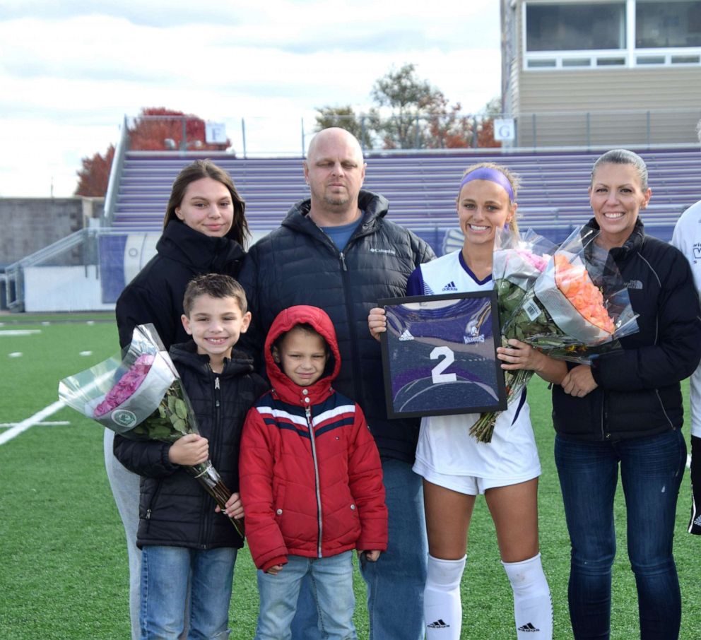 PHOTO: Jason and Keely Roberts pose with four of their six children, including their 8-year-old twins, Luke and Cooper.