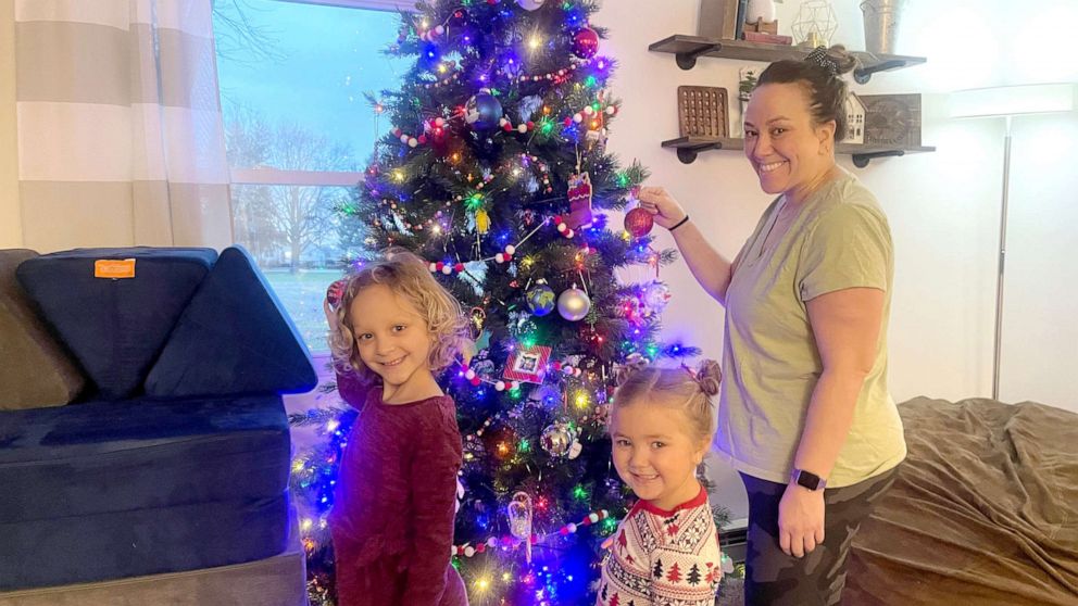 PHOTO: Autumn Carver is celebrating Christmas at home with her three children after a 100-day hospitalization due to COVID-19.