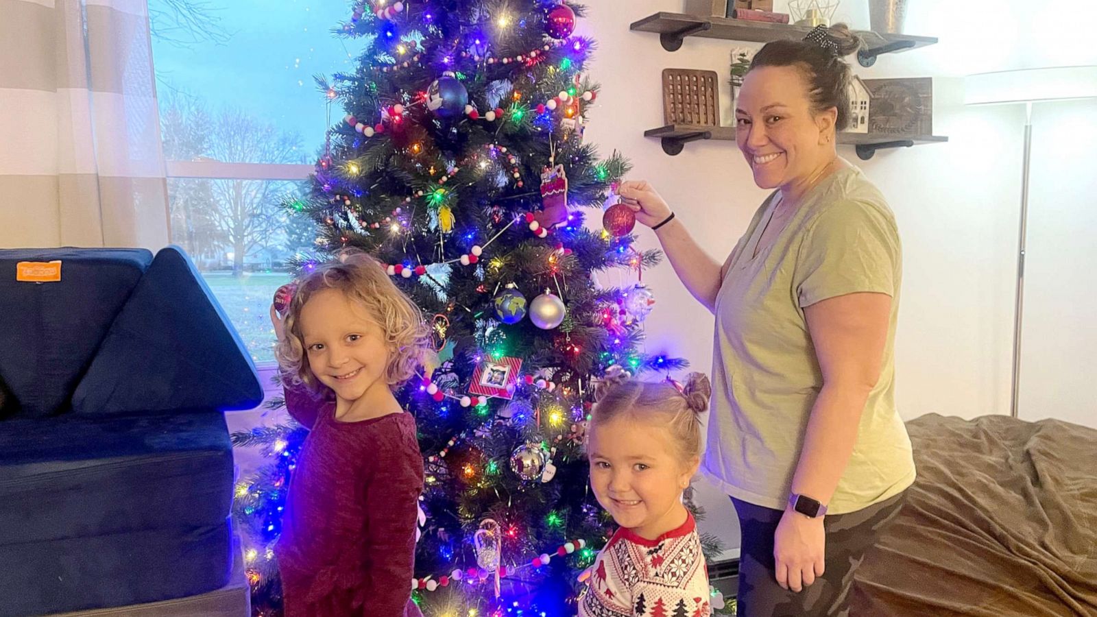 PHOTO: Autumn Carver is celebrating Christmas at home with her three children after a 100-day hospitalization due to COVID-19.