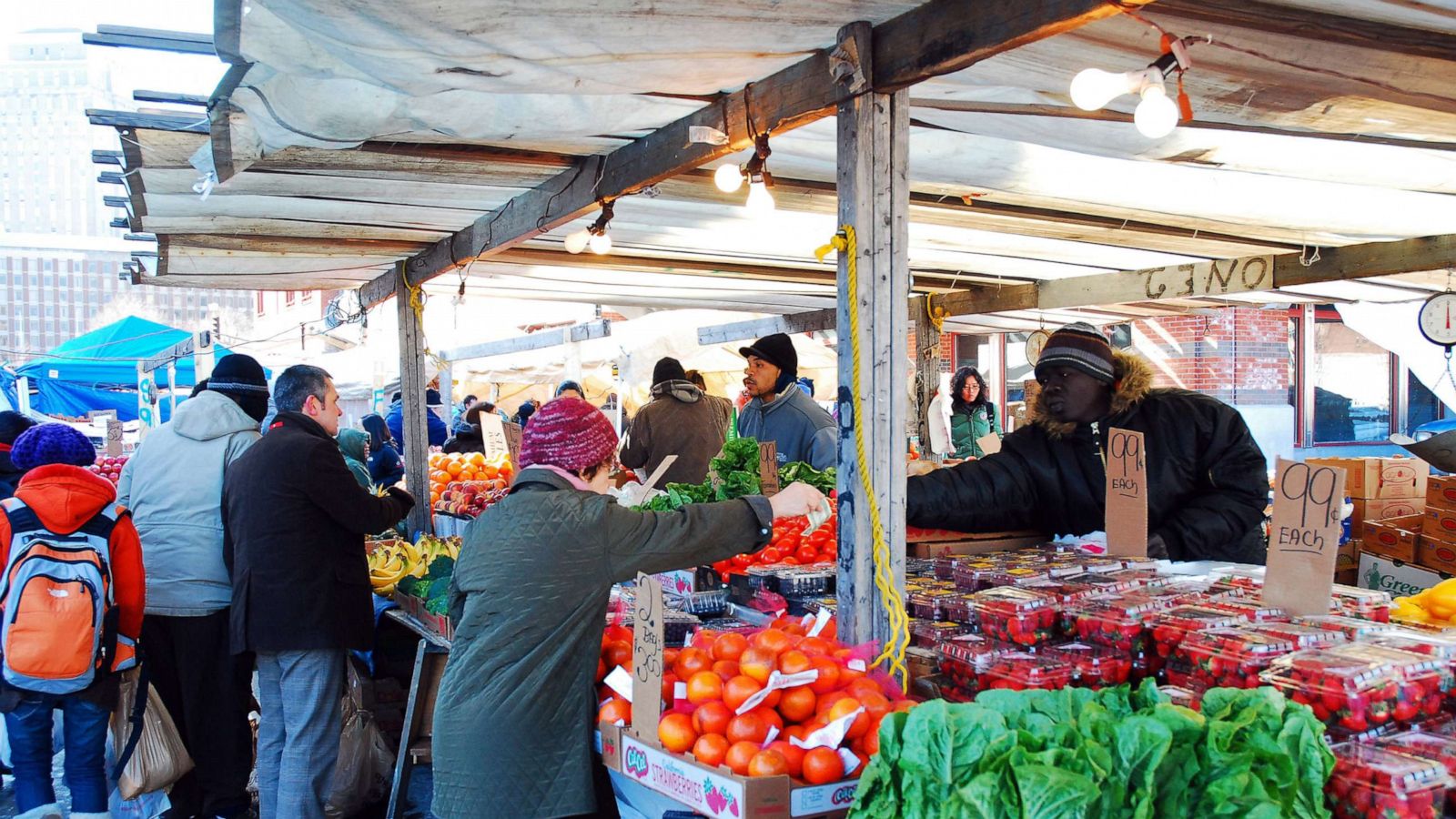 PHOTO: Shoppers at the Haymarket in Boston, Feb. 5, 2019.