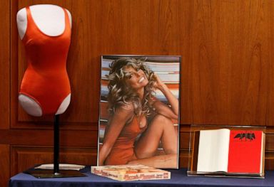 384px x 263px - The story behind 'Charlie's Angels' star Farrah Fawcett's steamy red  swimsuit poster that made her an icon - ABC News