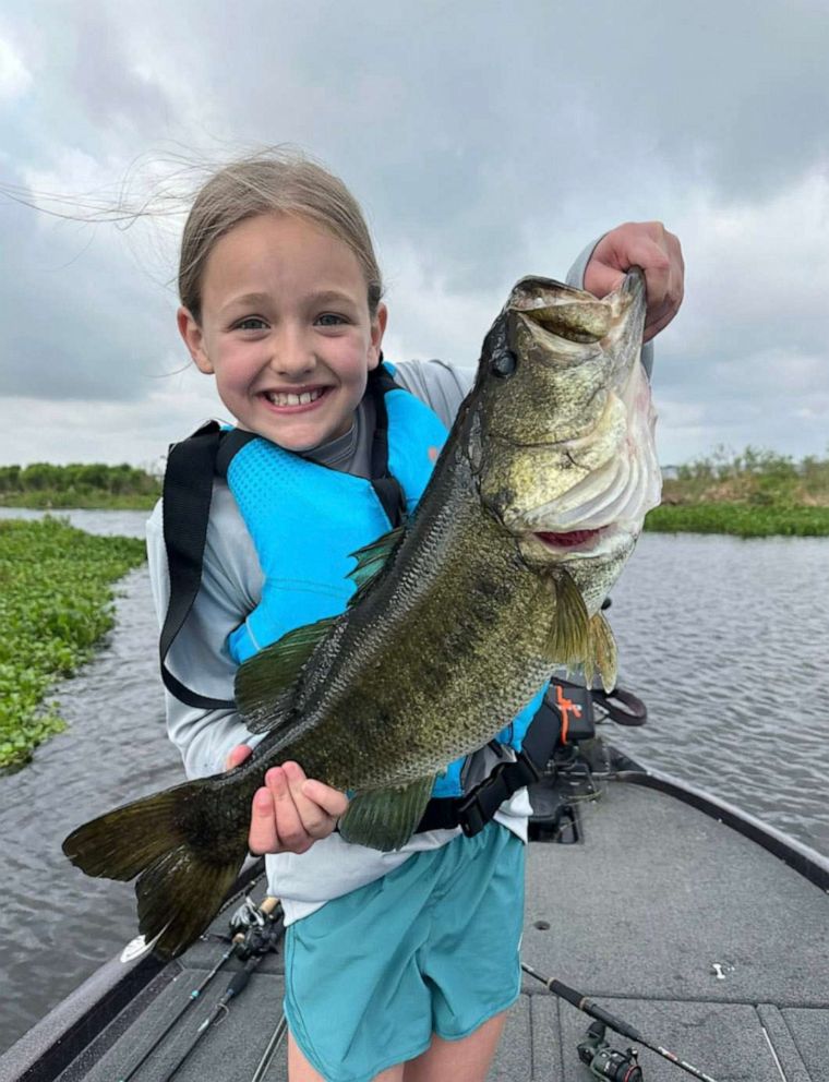 Dad captures daughter's excited reaction during sweet fishing trip - ABC  News