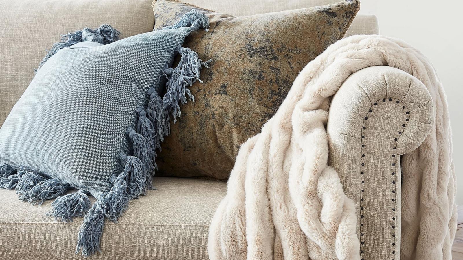 PHOTO: Faux Fur Ruched Throw