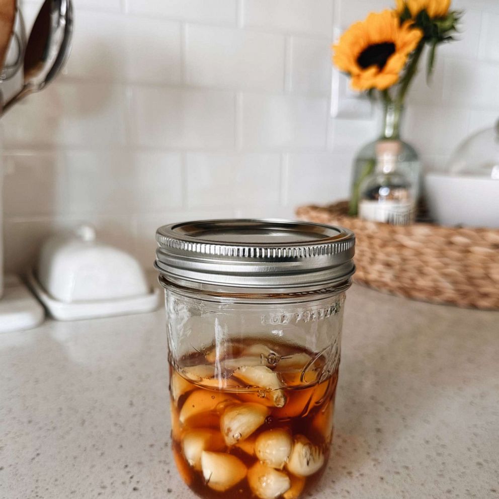 VIDEO: How to make fermented garlic in honey for cold season 
