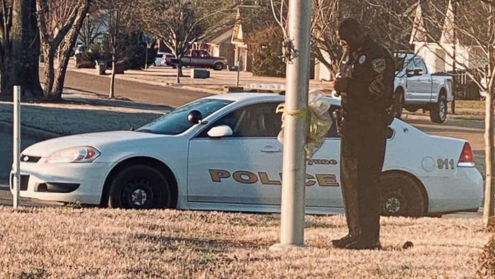 PHOTO: Officer DeAndra Warren prays before school at the flagpole in Wynne, Ark.