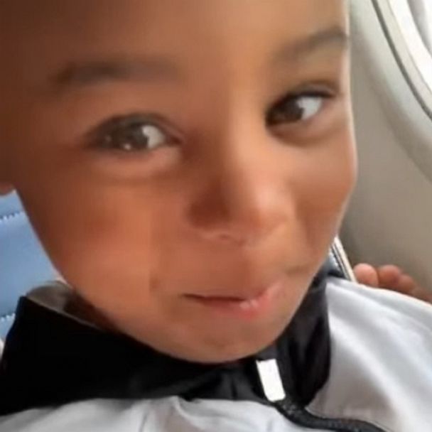 VIDEO: 4-year-old hilariously calls out passenger's poor plane etiquette 
