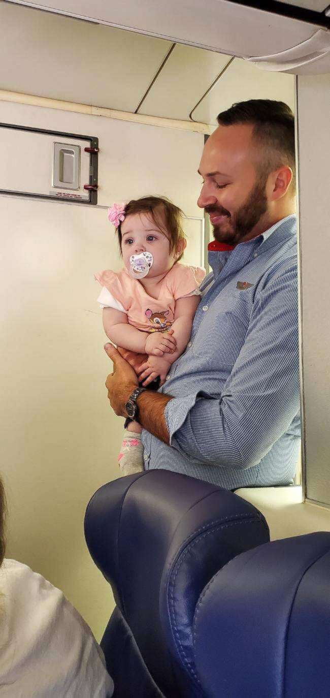 PHOTO: Southwest Airlines flight attendant Wesley Hunt helped calm down Alayna Dowell during her first flight.