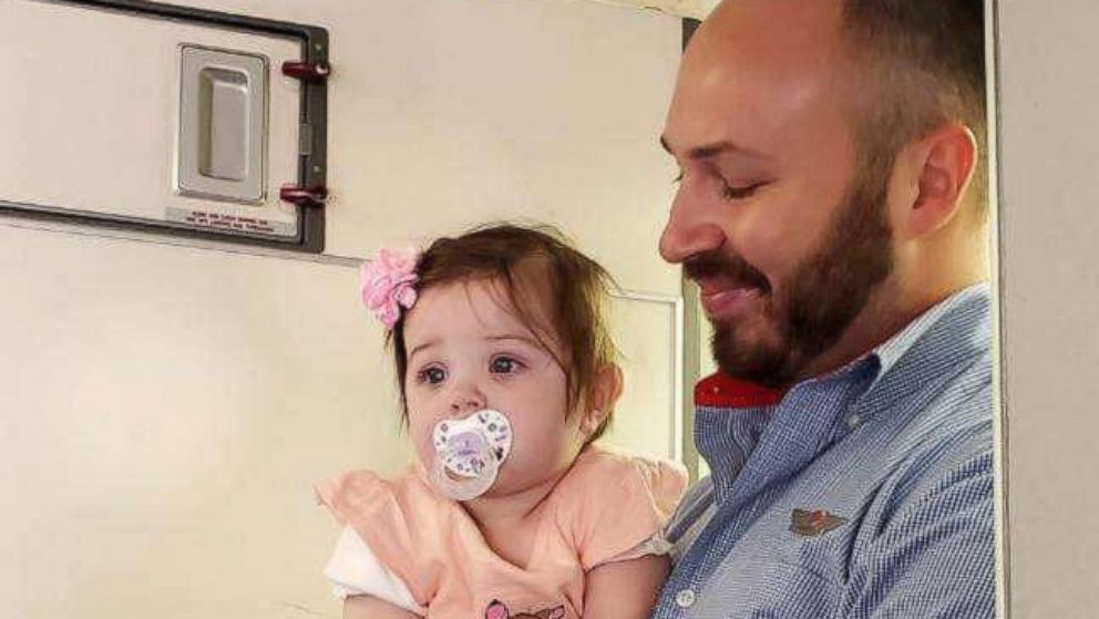 PHOTO: Southwest Airlines flight attendant Wesley Hunt helped calm down Alayna Dowell during her first flight.