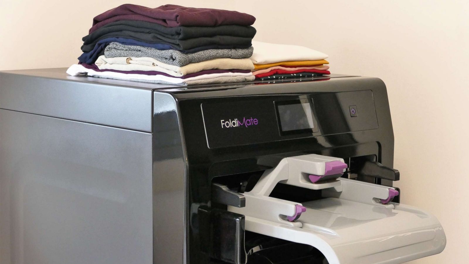 PHOTO: FoldiMate is the name of the company that created the robot that claims to fold your laundry for you in under five minutes.