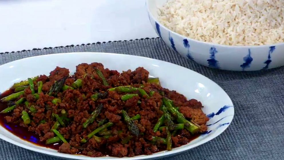 VIDEO: Sweet and Sticky Pork with Asparagus recipe
