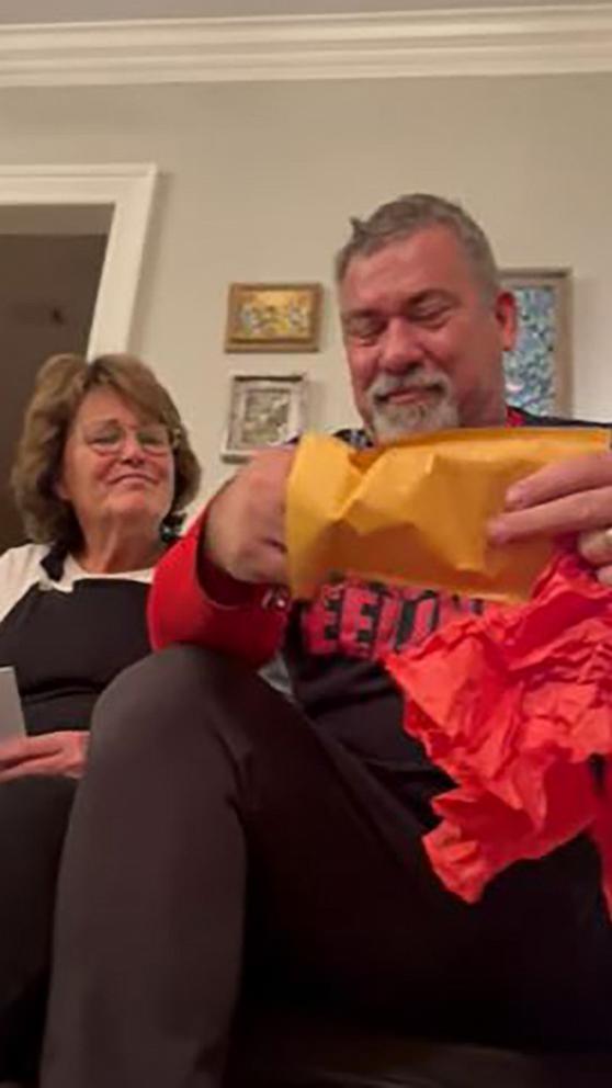 VIDEO: Dad sold his prized card for his family. 30 years later, his daughter didn’t forget 