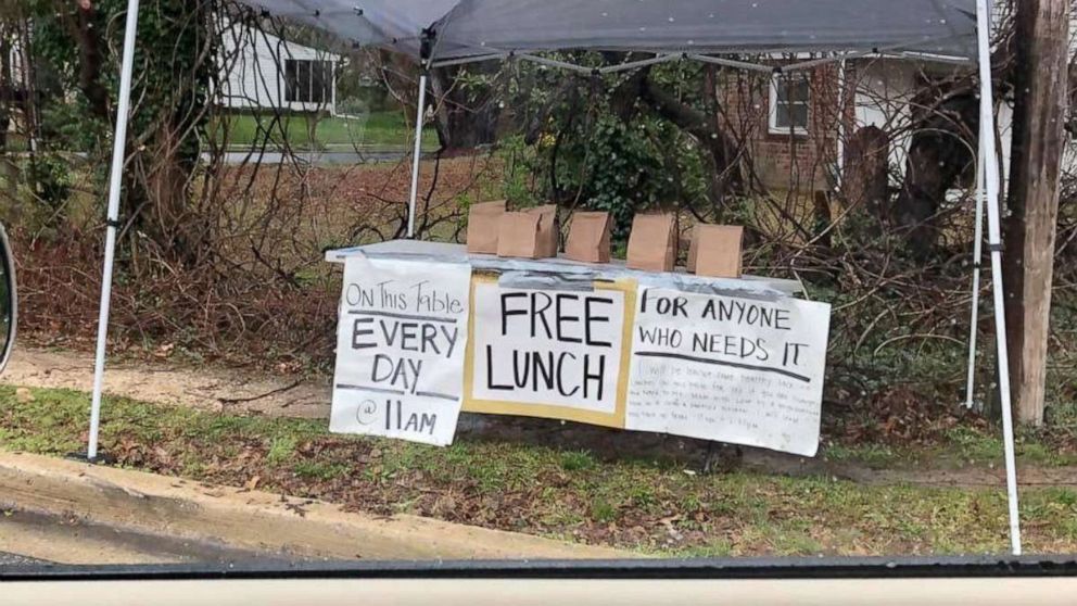 PHOTO: In Severna Park, Maryland, a mystery resident has been leaving bagged lunches outside a busy roundabout for "anyone who needs it" every day at 11 a.m.