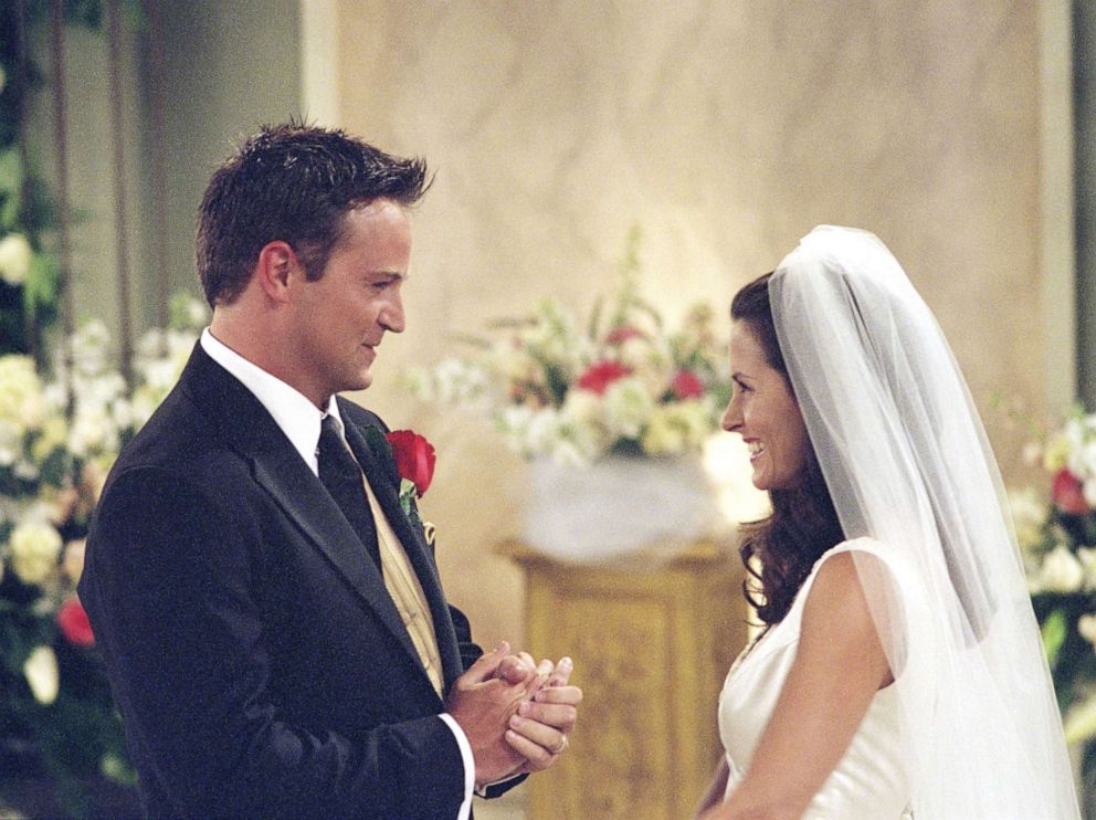 PHOTO: Matthew Perry as Chandler Bing and Courteney Cox as Monica Geller get married on "Friends."