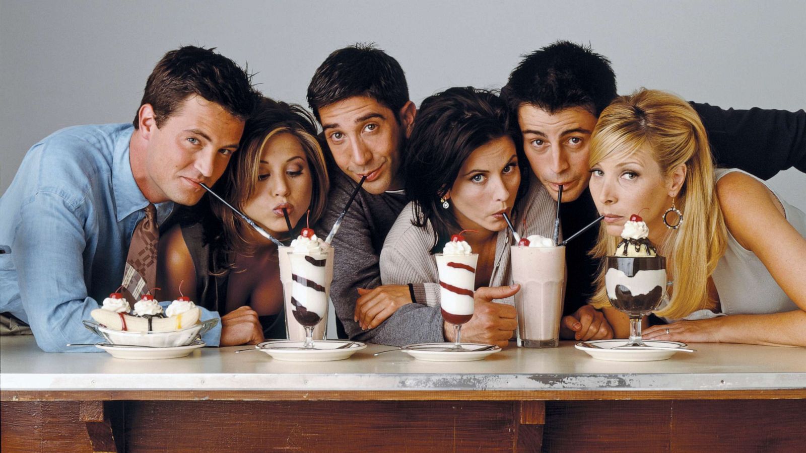 PHOTO: The cast of Friends pictured from lfet to right: Matthew Perry as Chandler Bing, Jennifer Aniston as Rachel Green, David Schwimmer as Ross Geller, Courteney Cox as Monica Geller, Matt Le Blanc as Joey Tribbiani, Lisa Kudrow as Phoebe Buffay.