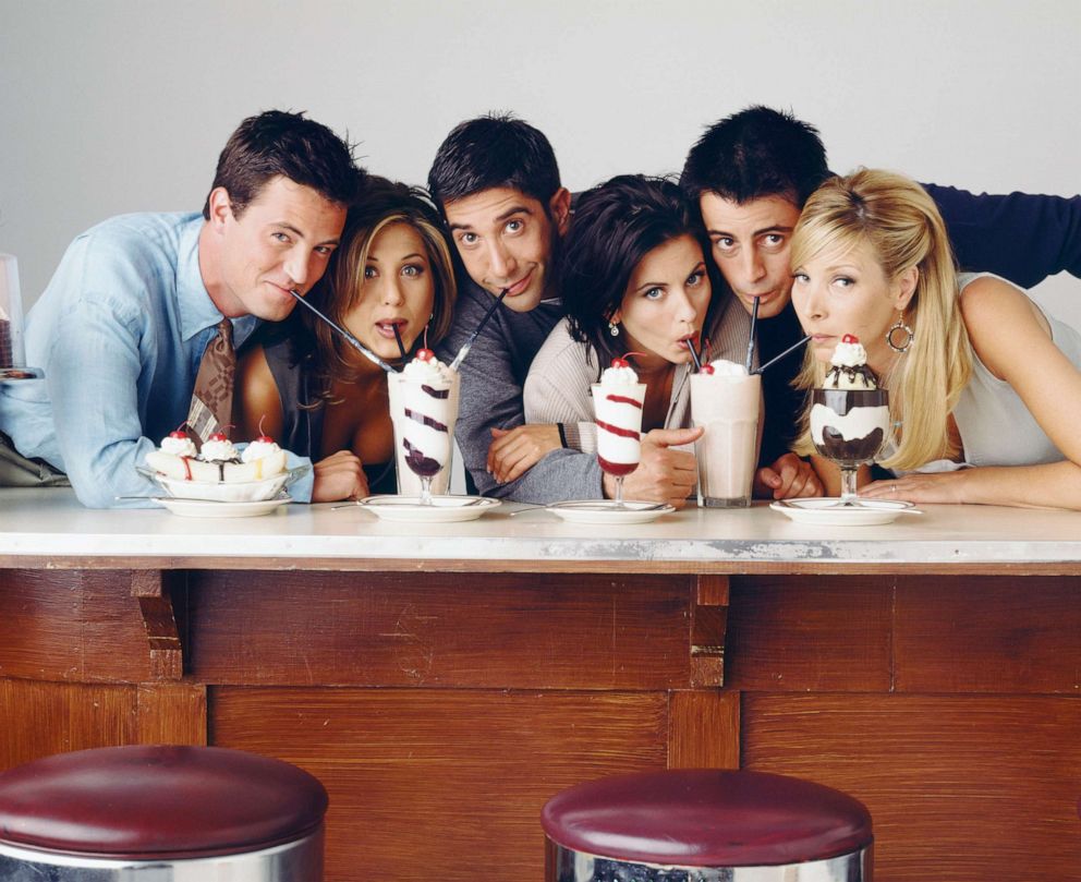 PHOTO: Left to right, Matthew Perry as Chandler Bing, Jennifer Aniston as Rachel Green, David Schwimmer as Ross Geller, Courteney Cox as Monica Geller, Matt LeBlanc as Joey Tribbiani, Lisa Kudrow as Phoebe Buffay from the "Friends" television show. 