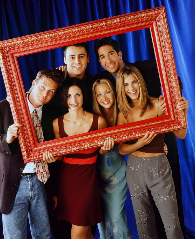 PHOTO: Matthew Perry as Chandler Bing, Courteney Cox as Monica Geller, Lisa Kudrow as Phoebe Buffay, Jennifer Aniston as Rachel Green (back l-r) Matt LeBlanc as Joey Tribbiani, David Schwimmer as Ross Geller the cast of the TV show "Friends."