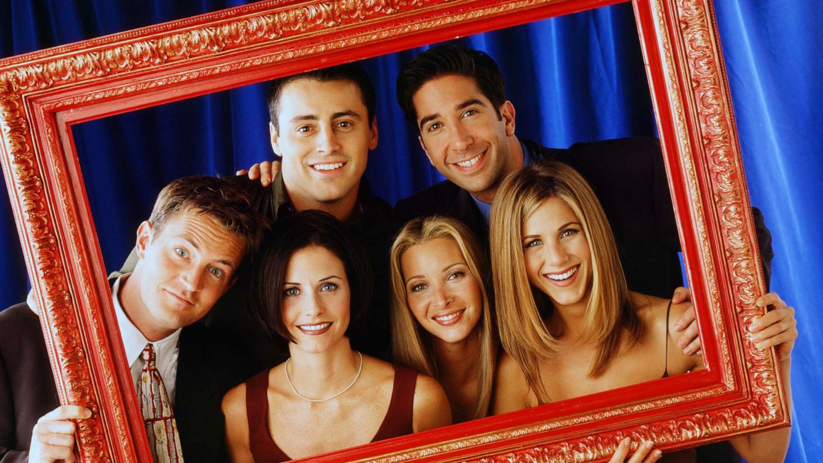 PHOTO: Matthew Perry as Chandler Bing, Courteney Cox as Monica Geller, Lisa Kudrow as Phoebe Buffay, Jennifer Aniston as Rachel Green (back l-r) Matt LeBlanc as Joey Tribbiani, David Schwimmer as Ross Geller the cast of the TV show "Friends."