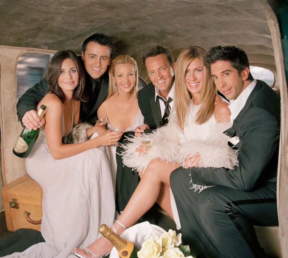 PHOTO: The "Friends" cast, Courteney Cox as Monica Geller, Matt LeBlanc as Joey Tribbiani, Lisa Kudrow as Phoebe Buffay, Matthew Perry as Chandler Bing, Jennifer Aniston as Rachel Green, David Schwimmer as Dr. Ross Geller