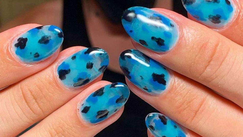 PHOTO: Frog print nail art is a great summer trend to try.