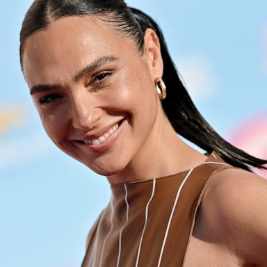 PHOTO: Gal Gadot attends the World Premiere of 