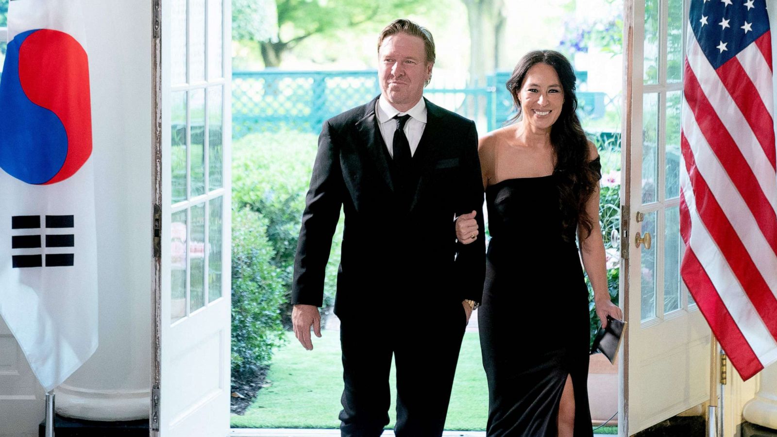 PHOTO: Television personalities Chip Gaines and Joanna Gaines arrive for a State Dinner with President Joe Biden and South Korean President Yoon Suk Yeol at the White House in Washington, D.C, on April 26, 2023.