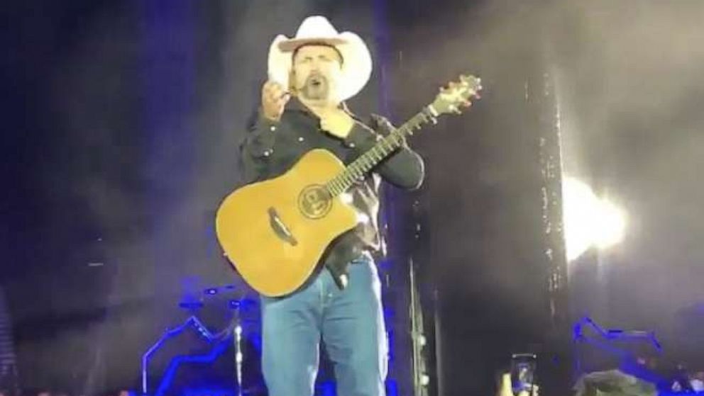 PHOTO: Garth Brooks performed "Mom" at his Boise concert after reading Bobbee Rudy's sign in the audience.