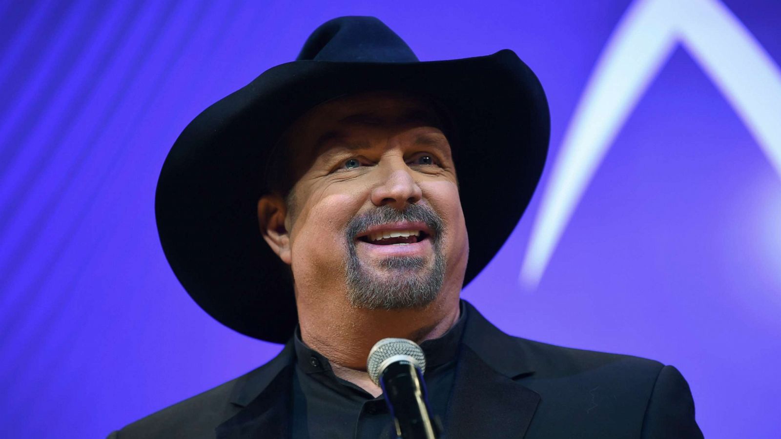 PHOTO: Garth Brooks takes questions in the press room at the 52nd annual CMA Awards, Nov. 14, 2018, in Nashville, Tenn.