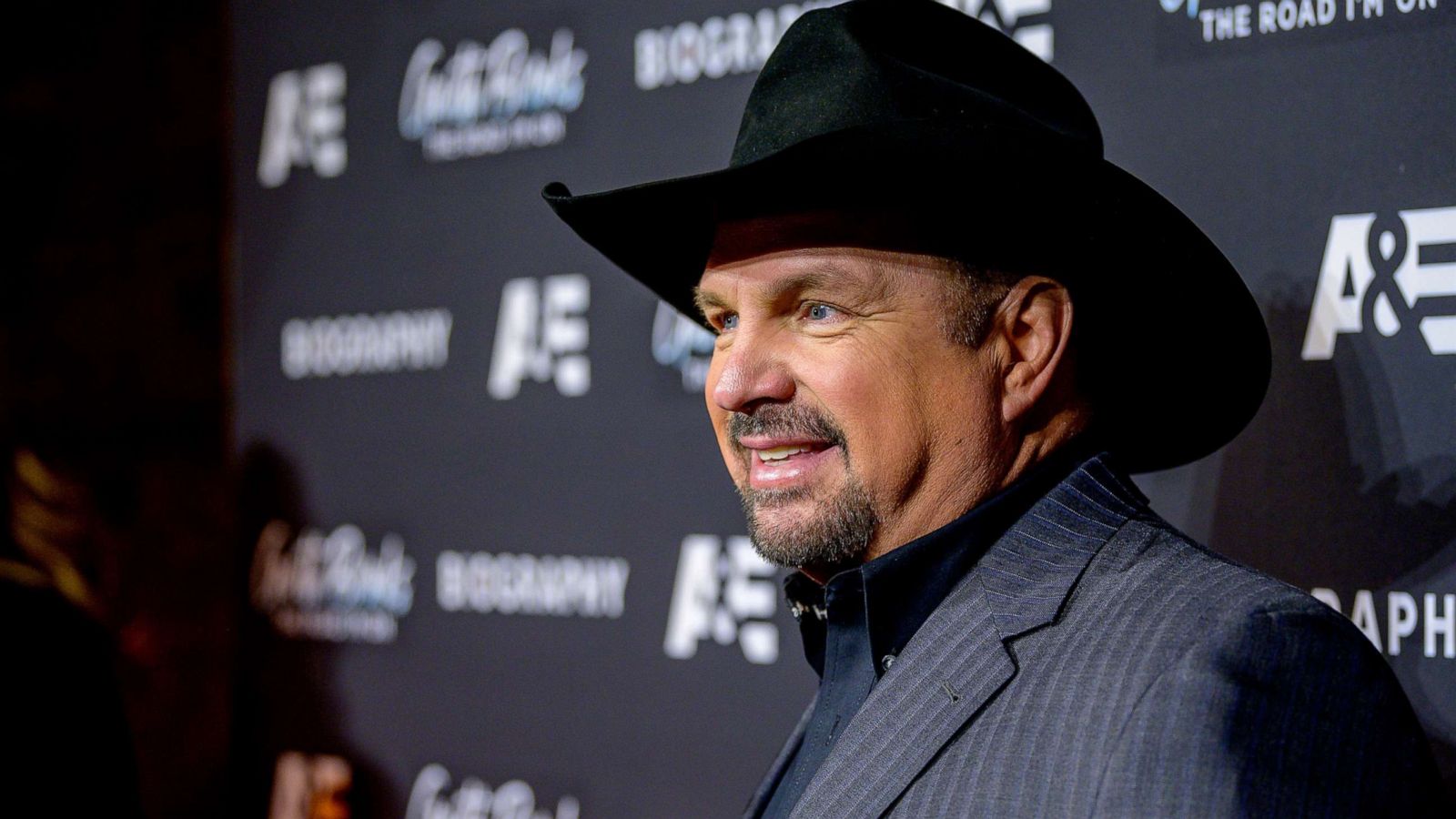 Garth Brooks addresses 'stir' over saying his bar will serve Bud Light –  NBC Boston