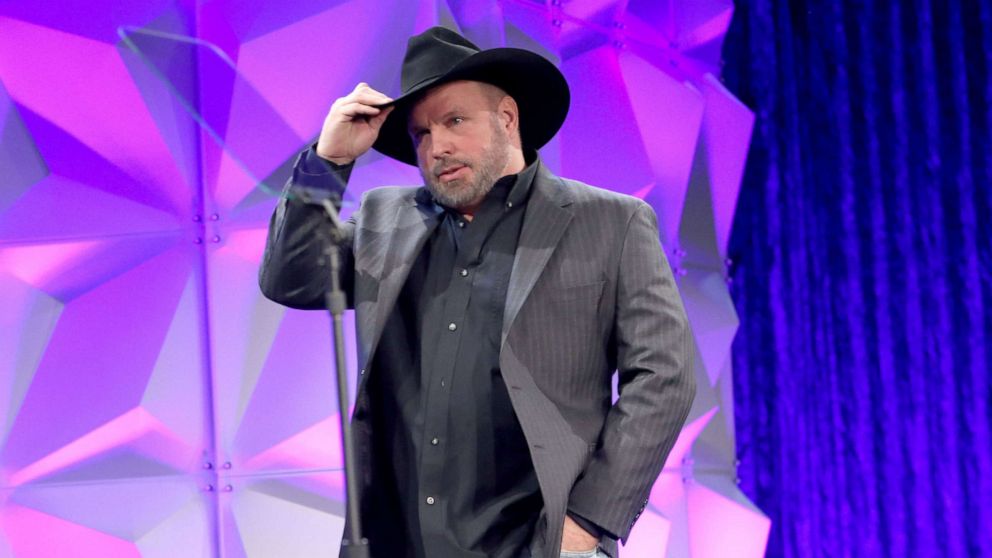 VIDEO: Garth Brooks announces his concert will be shown at drive-in theaters