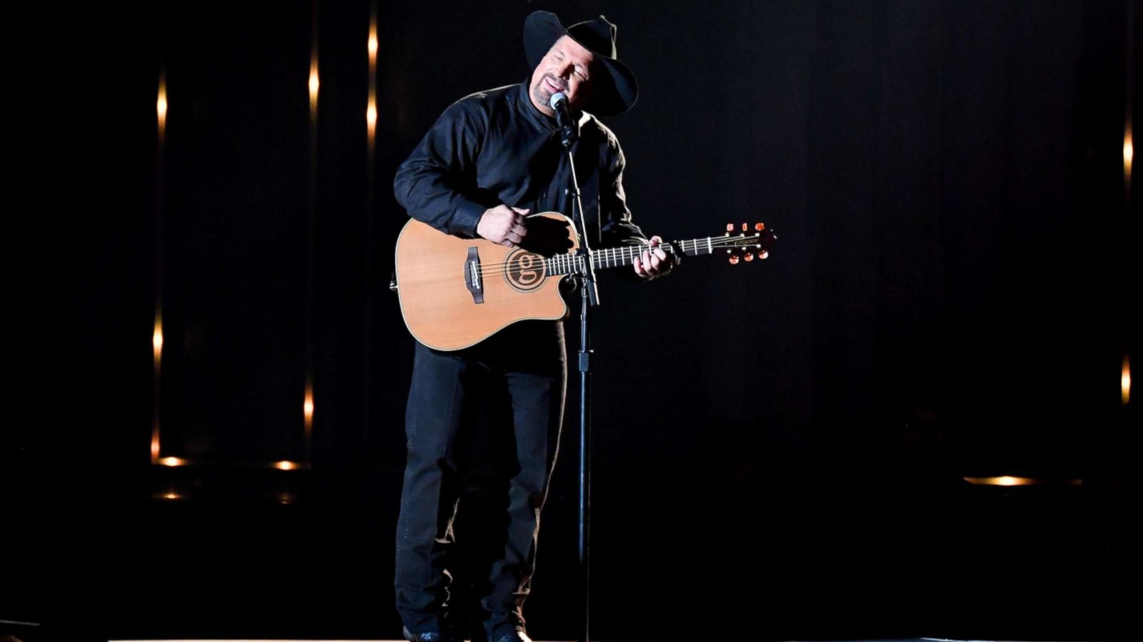 Video Country Music Awards Interviews, Day 1: Garth Brooks - ABC News