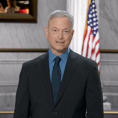 PHOTO: Gary Sinise hosts the 2021 National Memorial Day Concert in Washington, DC.