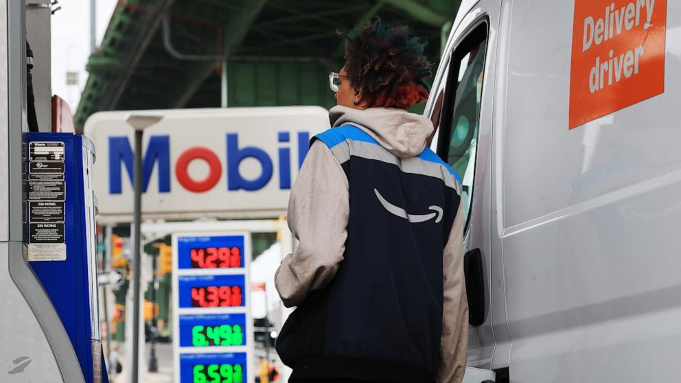 PHOTO: A man fills a van up with gas at a Brooklyn gas station on April 28, 2026 in New York City.