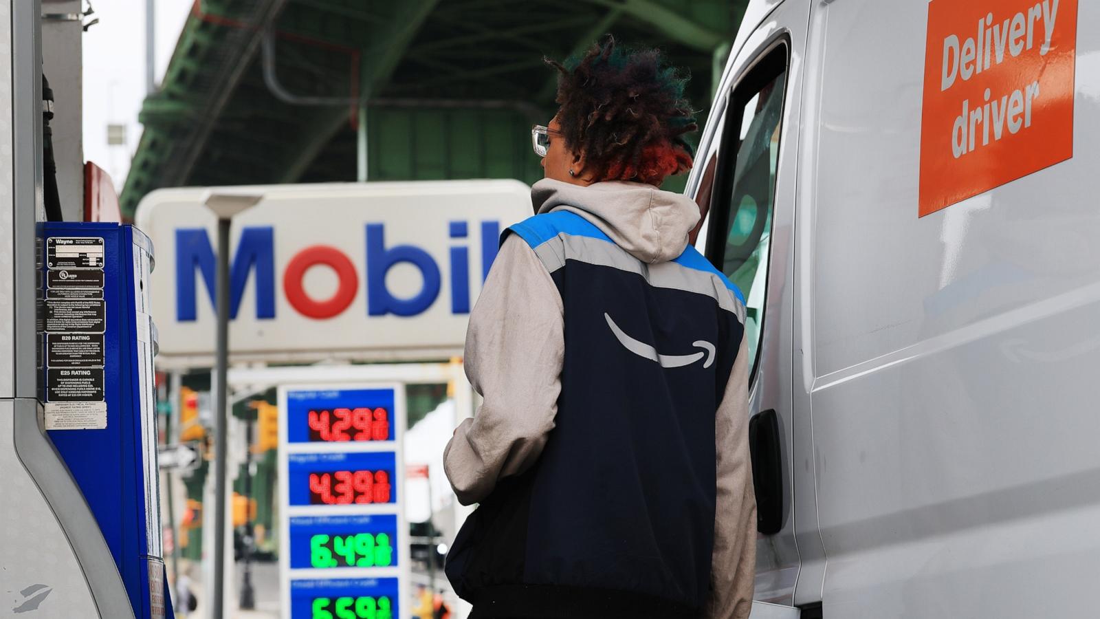 PHOTO: A man fills a van up with gas at a Brooklyn gas station on April 28, 2026 in New York City.