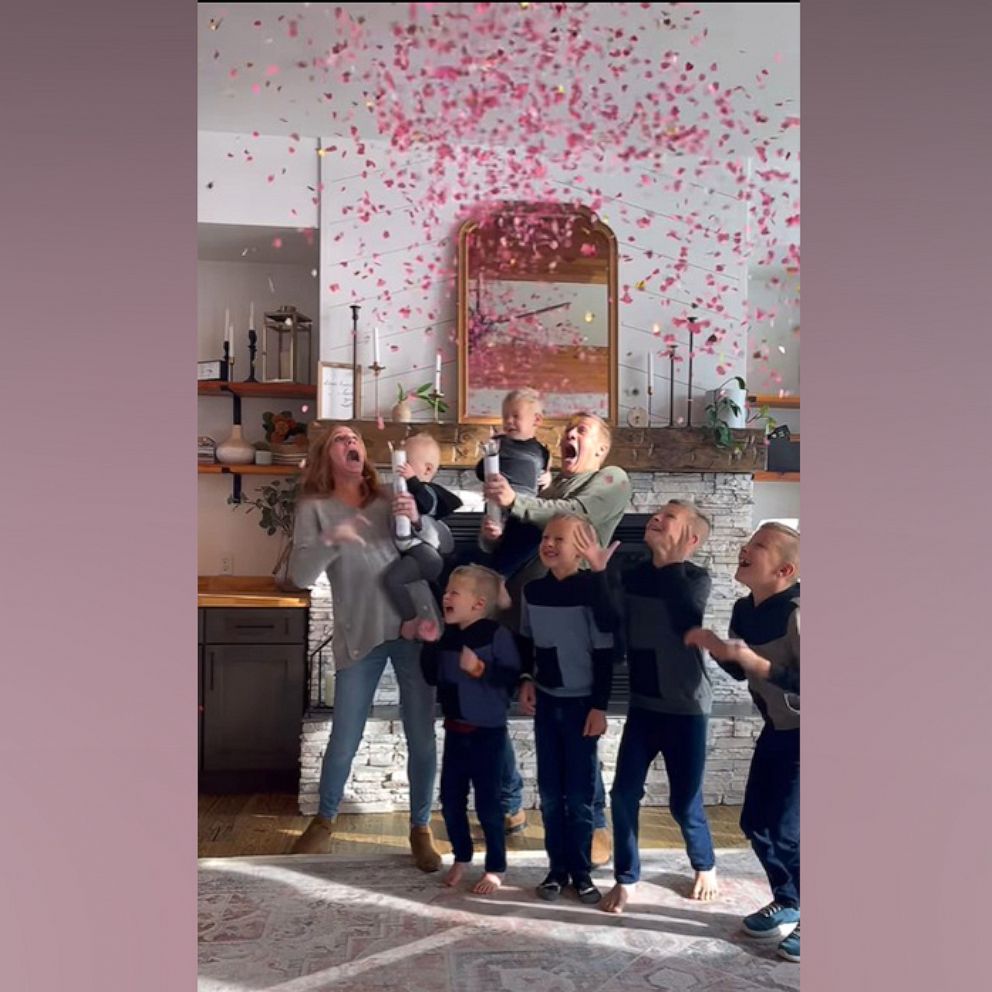 family-with-6-sons-has-sweetest-reaction-to-learning-they-re-expecting