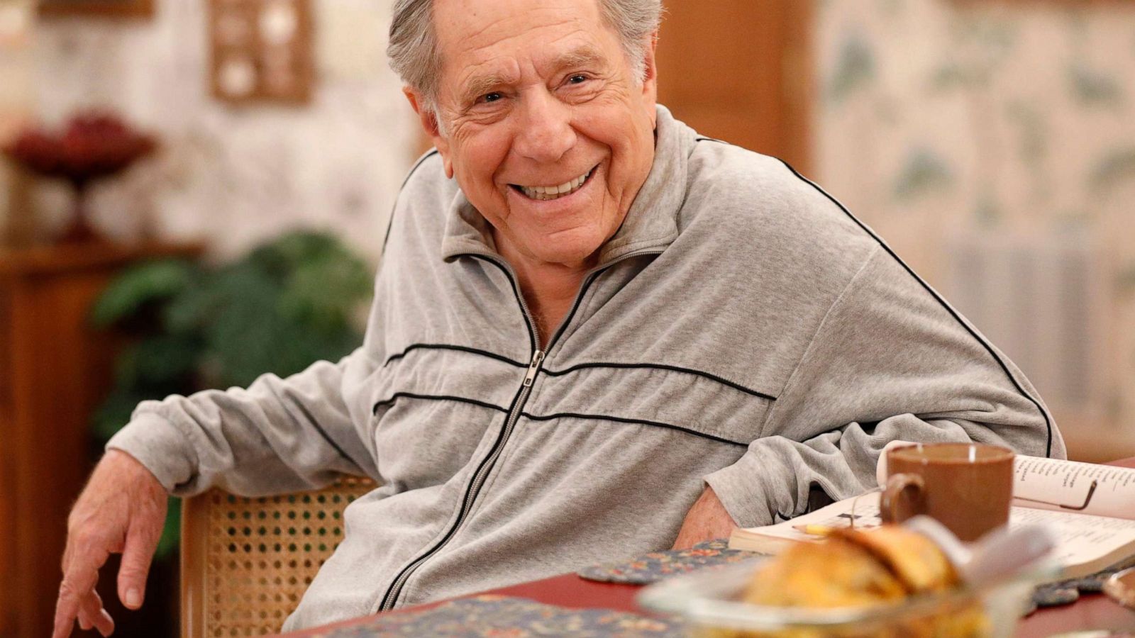 PHOTO: George Segal plays Albert Solomon or "Pops" in an episode of "The Goldbergs" airing April 15, 2020 on ABC.