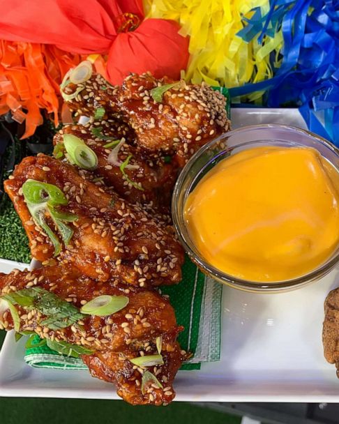 Video 2 chicken wing recipes for Super Bowl teams - ABC News