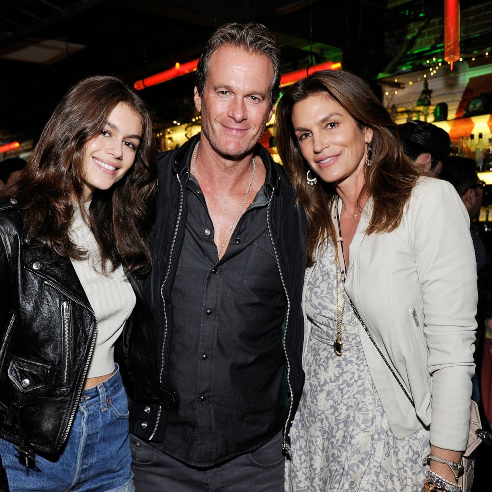 VIDEO: Cindy Crawford’s daughter posted a cover of The Eagles’ ‘Take It Easy’ with her dad 