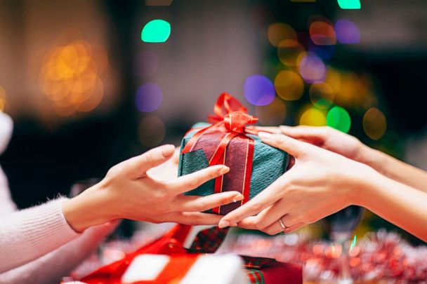 15 healthy holiday gifts to give during the COVID-19 pandemic